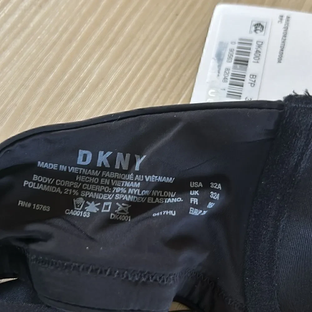 DKNY Litewear Spacer T-Shirt Bra DK4001, size 32A, NWT, Black